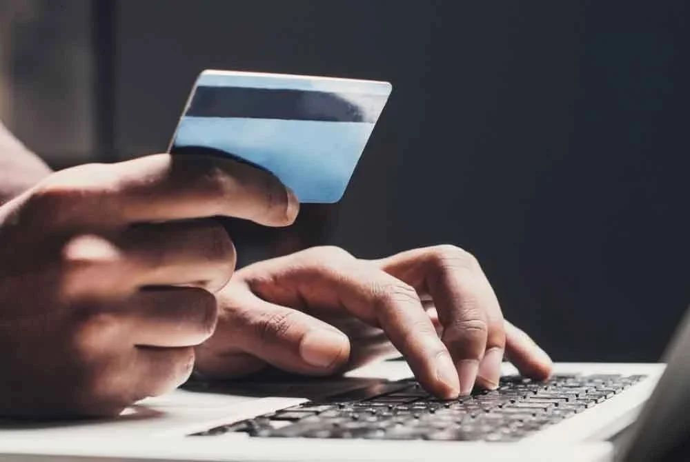 Mangsa membuat 40 kali transaksi pembayaran ke dalam 18 akaun bank berbeza.