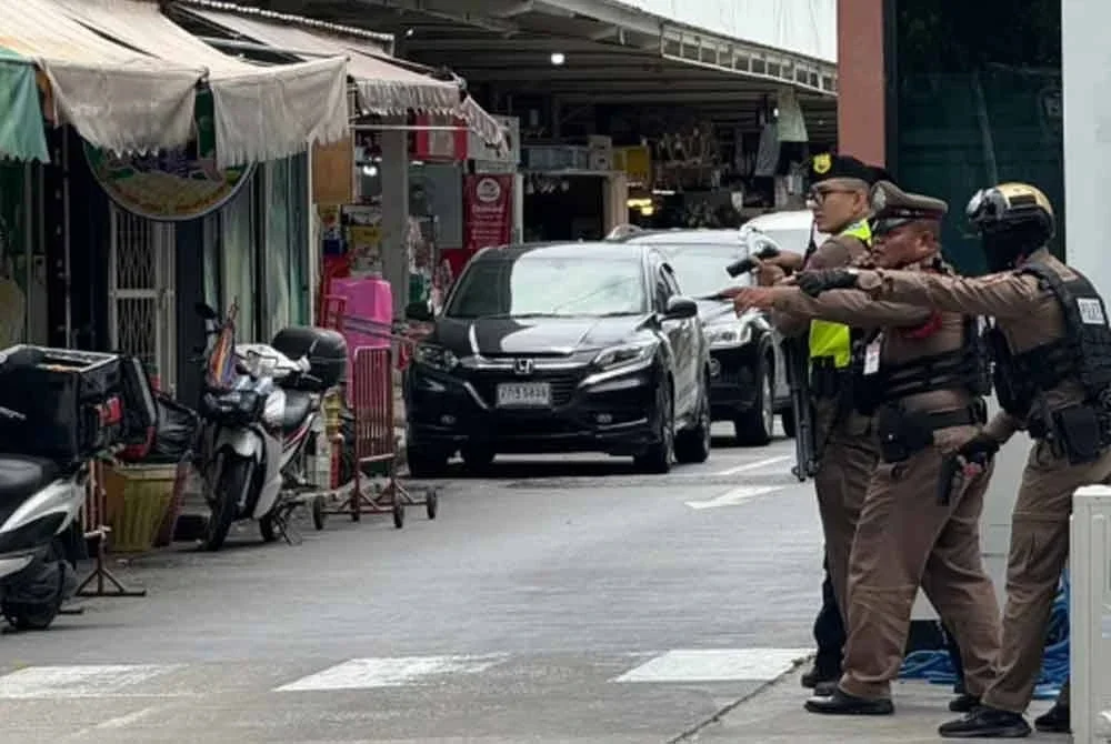 Beberapa individu dilaporkan terbunuh dalam kejadian tembakan rambang di sebuah pasar terkenal di ibu negara Thailand, Bangkok, pada Isnin.-Agensi