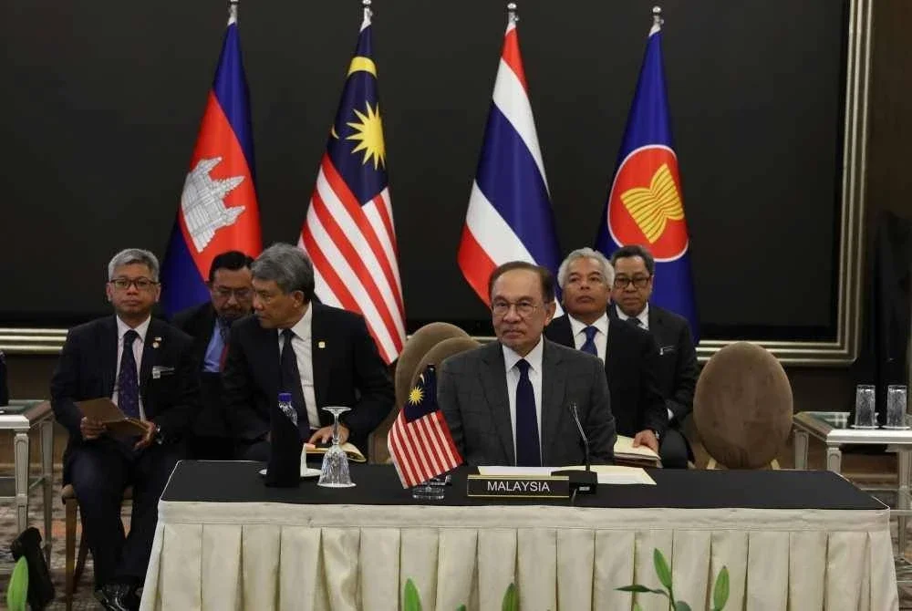 Mesyuarat tersebut dipengerusikan oleh Perdana Menteri Malaysia selaku tuan rumah, Pengerusi ASEAN 2025 dan saksi. Foto Bernama