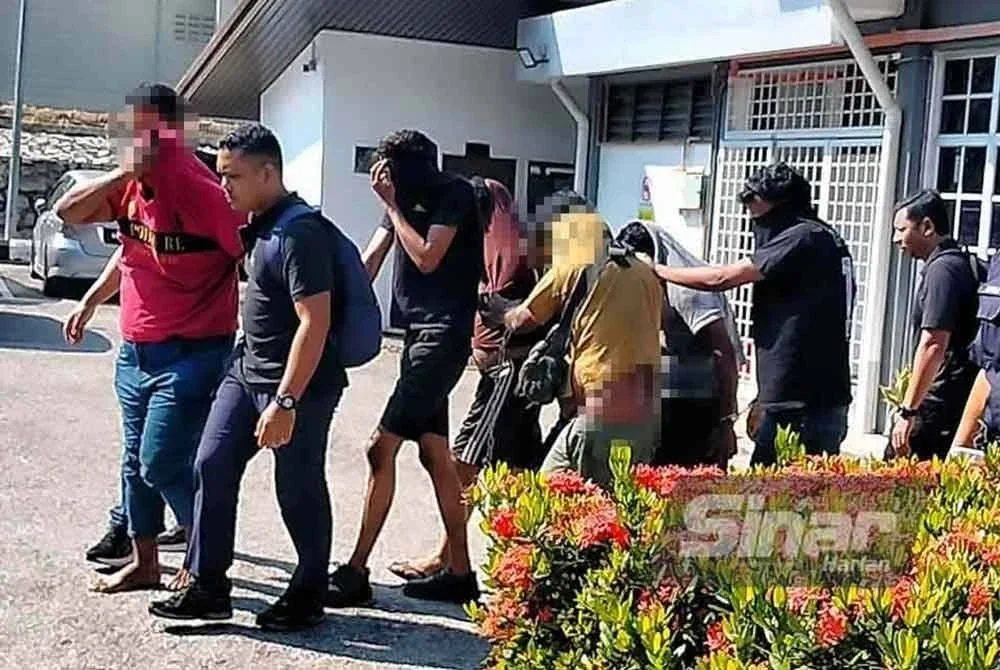 Tujuh suspek direman oleh Mahkamah Jasin di sini, pada Isnin.