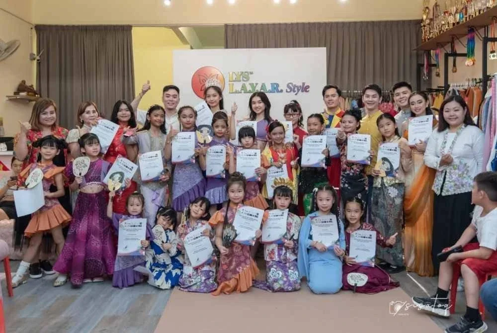 Antara peserta yang terlibat dalam pertunjukan fesyen.