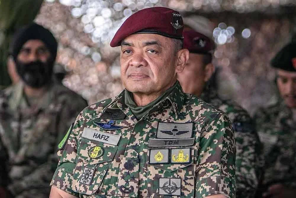 Panglima Tentera Darat, Jeneral Tan Sri Muhammad Hafizuddeain Jantan ketika hadir pada Majlis Serangan Akhir dan Majlis Penutup Eksesais Keris Strike Siri 30/2025 di Felda Lawin di sini hari ini. Foto Bernama