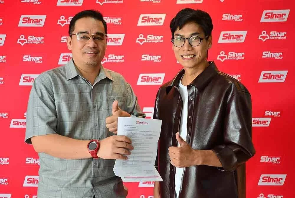 Pemenang tiket penerbangan sumbangan Batik Air. - FOTO: SINAR HARIAN/ ASRIL ASWANDI SHUKOR