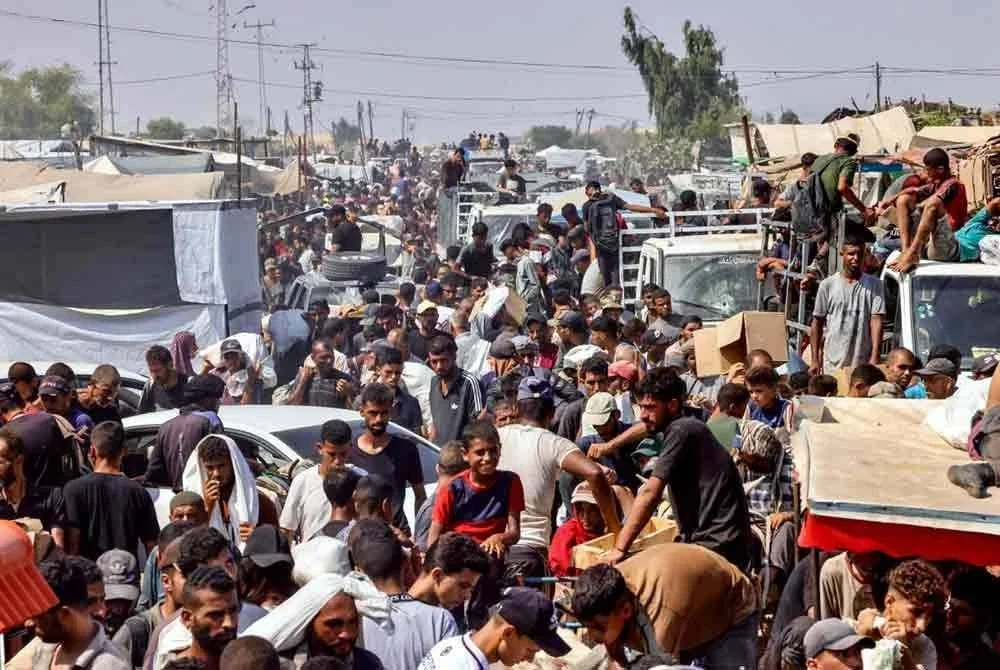 Kawasan al-Mawasi di Rafah, selatan Gaza sesak setelah ratusan ribu penduduk Palestin kini berlindung di 'zon selamat' ciptaan Israel itu.