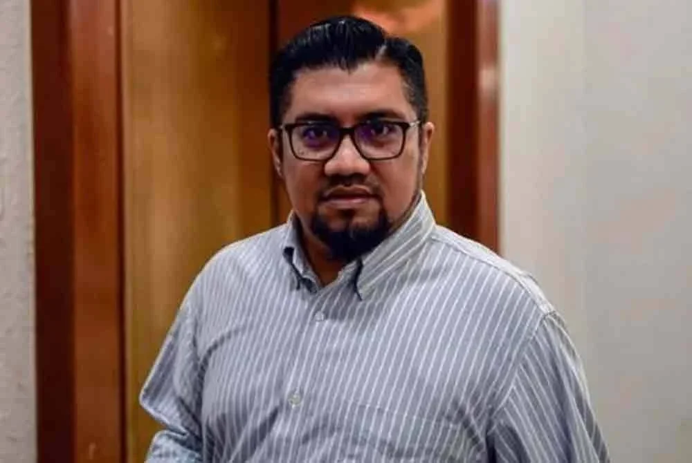 Aktivis, Badrul Hisham Shaharin atau lebih dikenali sebagai Chegubard direman sehari bagi membantu siasatan berkaitan Himpunan Turun Anwar pada Sabtu lalu.