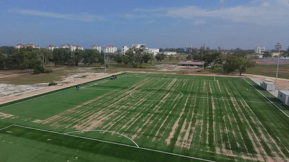 Pandangan udara padang bola sepak sintetik UniSports Arena yang dibina mengikut spesifikasi FIFA. Foto: Facebook UniSZA