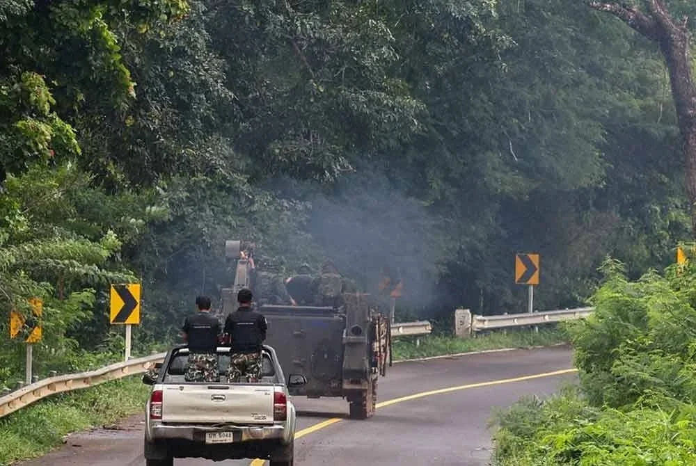 Tentera Kemboja dan Thailand bersetuju untuk meletakkan senjata dan mematuhi gencatan senjata susulan perjanjian yang dicapai semasa mesyuarat khas di Putrajaya, Malaysia pada Isnin.