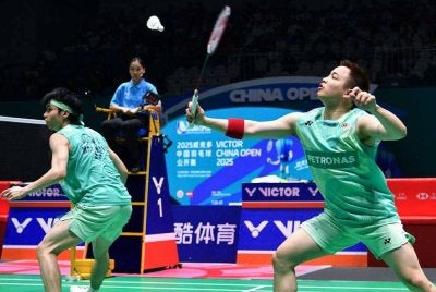 Aaron (kanan) dan Wooi Yik mahu mengalih fokus kepada Kejohanan Badminton Dunia di Paris bulan depan. Foto AFP
