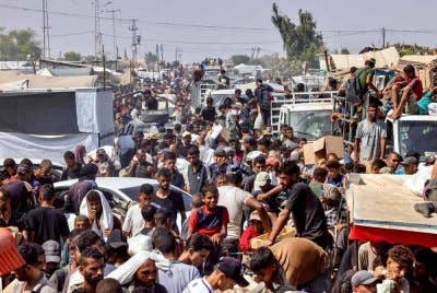 Kawasan al-Mawasi di Rafah, selatan Gaza sesak setelah ratusan ribu penduduk Palestin kini berlindung di 'zon selamat' ciptaan Israel itu.