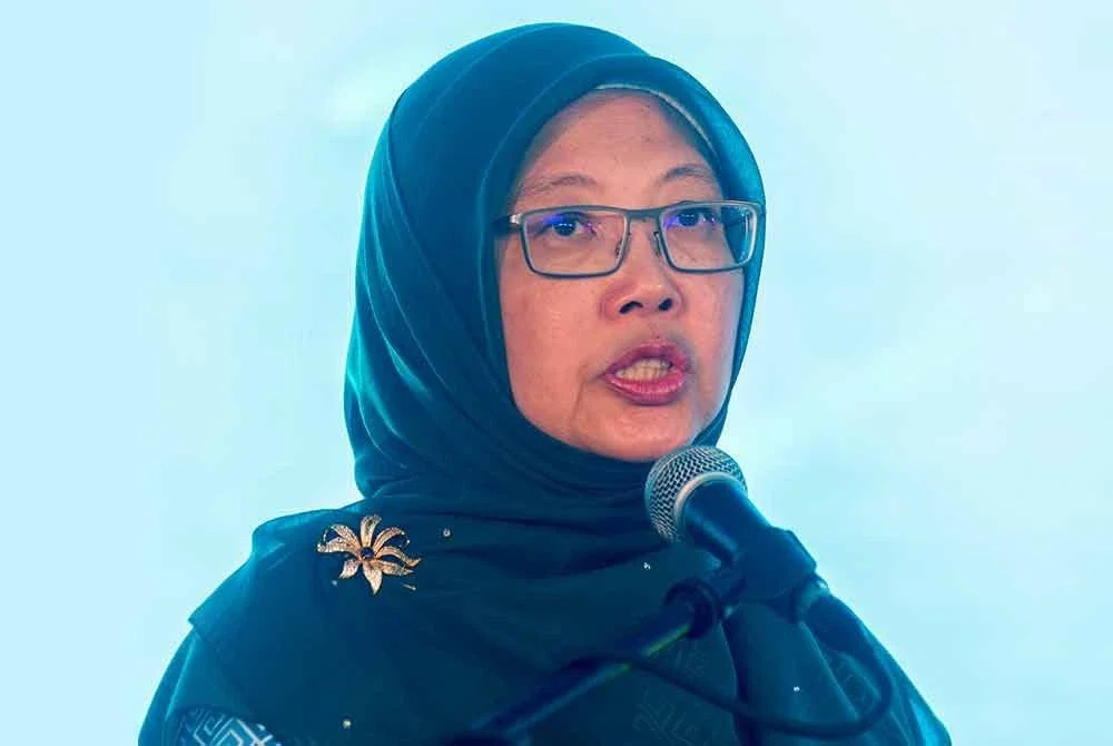 Menteri di Jabatan Perdana Menteri (Wilayah Persekutuan), Datuk Seri Dr Zaliha Mustafa ketika berucap menyempurnakan Majlis Penutupan Program Festival Flora Borneo (BFF) 2025 hari ini. Foto Bernama