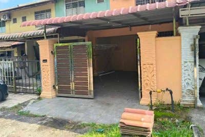 Tinjauan di kediaman keluarga kanak-kanak, M Tishant dalam keadaan berkunci di Bandar Seri Alam, Masai.