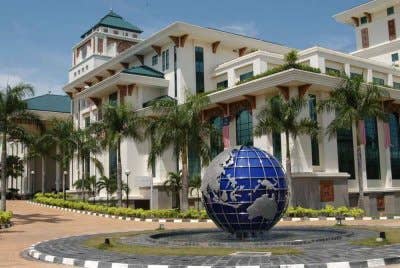 Wisma Putra meminta rakyat Malaysia di kawasan terlibat berwaspada dan berhubung dengan Kedutaan Malaysia di Tokyo.