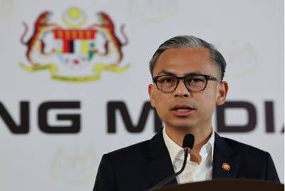 Menteri Komunikasi, Datuk Fahmi Fadzil.