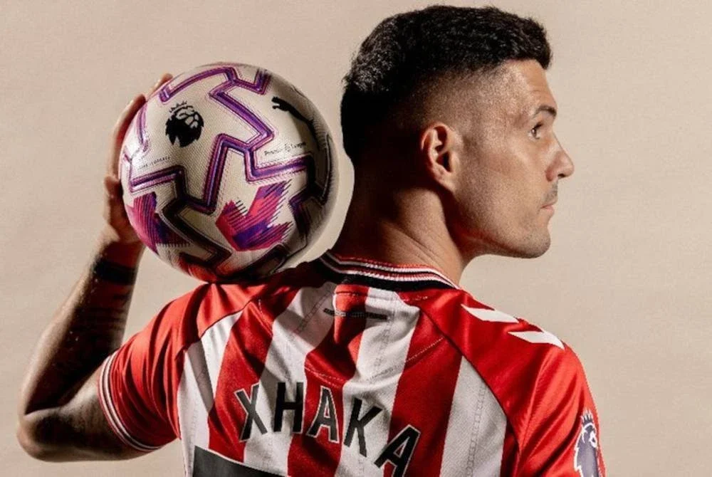 Xhaka menandatangani kontrak selama tiga tahun bersama The Black Cats. Foto Agensi