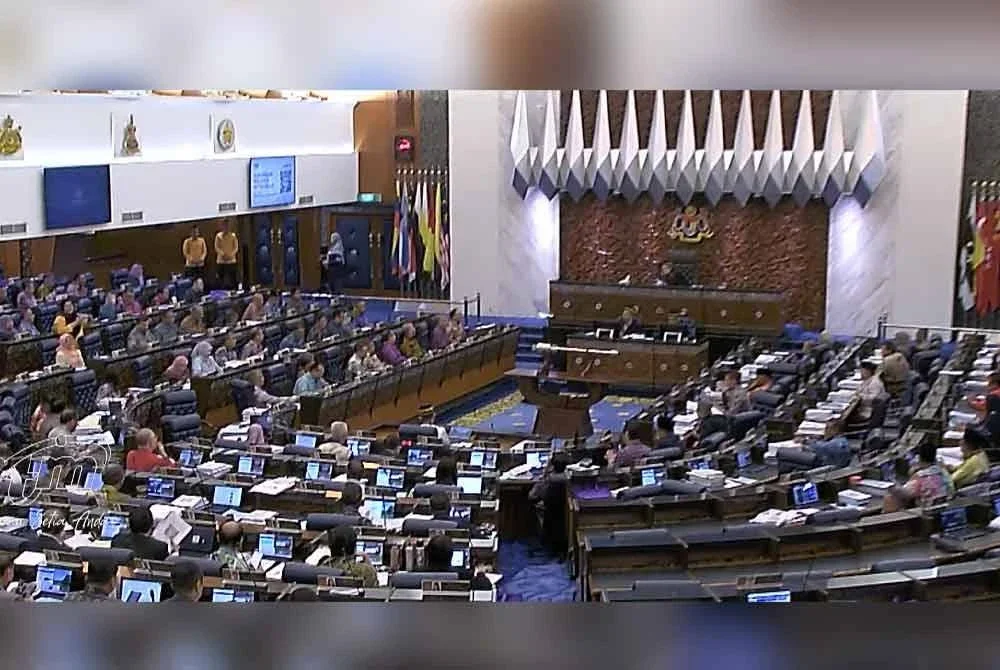 Tangkap layar keadaan sesi Dewan Rakyat selepas Anwar selesai membentangkan RMK13 pada Khamis.