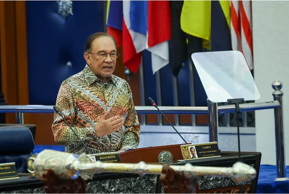 Perdana Menteri, Datuk Seri Anwar Ibrahim membentangkan Rancangan Malaysia Ke-13 (RMK13) di Dewan Rakyat pada Khamis. Foto Bernama