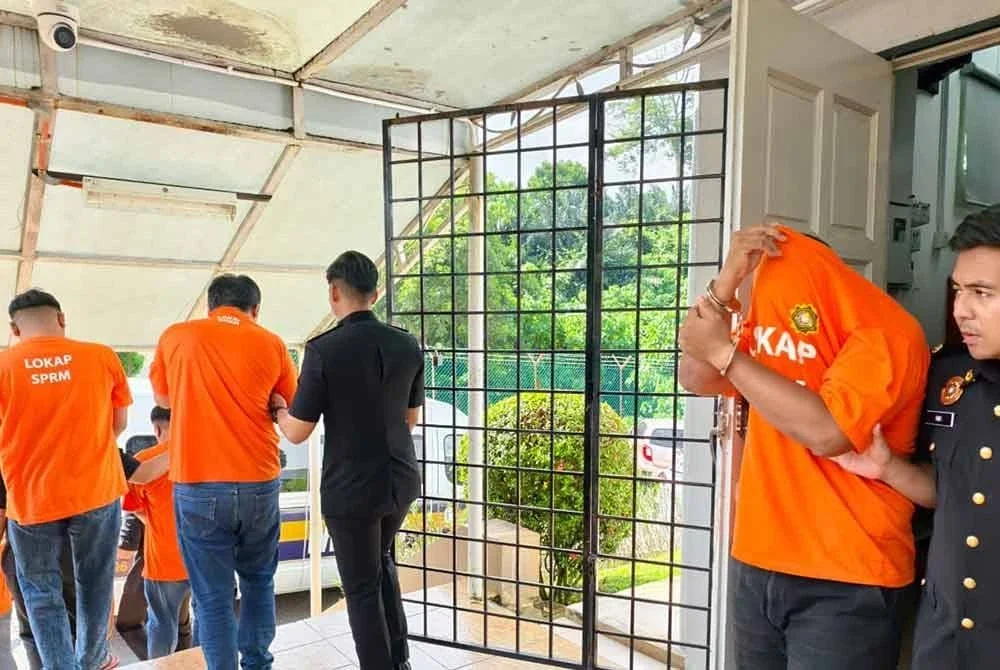 Semua suspek dibawa ke Mahkamah Majistret Temerloh untuk perintah reman.