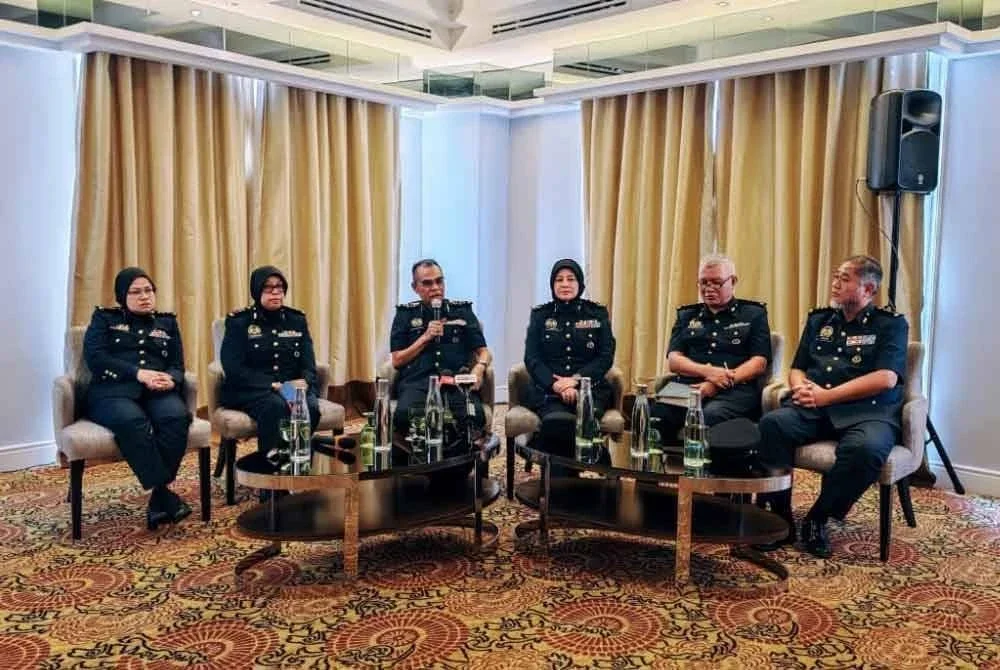 Wan Abdul Latiff (tiga dari kiri) semasa sesi libat urus di Kuala Lumpur pada Khamis.