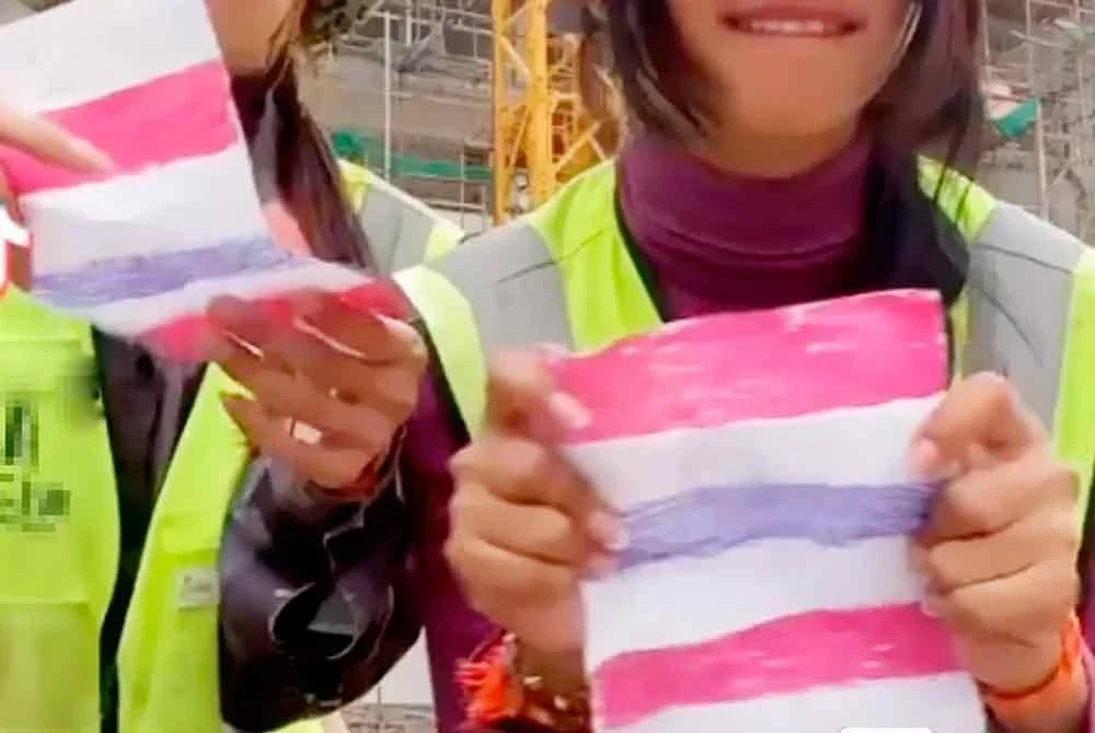 Dua wanita Kemboja diburu selepas menghina bendera Thailand. - Agensi