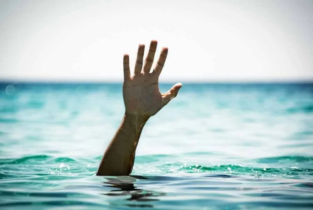 Kapten kapal layar itu antara individu yang masih belum ditemui.