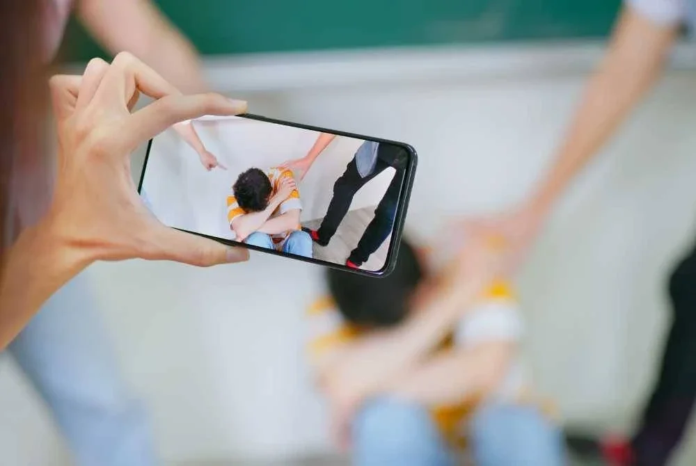 PENDEKATAN bersepadu yang menggabungkan unsur naqli (berteraskan agama) dan aqli (pemikiran rasional) perlu diberi keutamaan dalam membanteras budaya buli. -Foto: CANVA