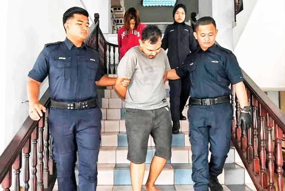 Pasangan kekasih yang tular lari dari polis dengan membawa dadah dituduh di Mahkamah Majistret di sini pada Jumaat.