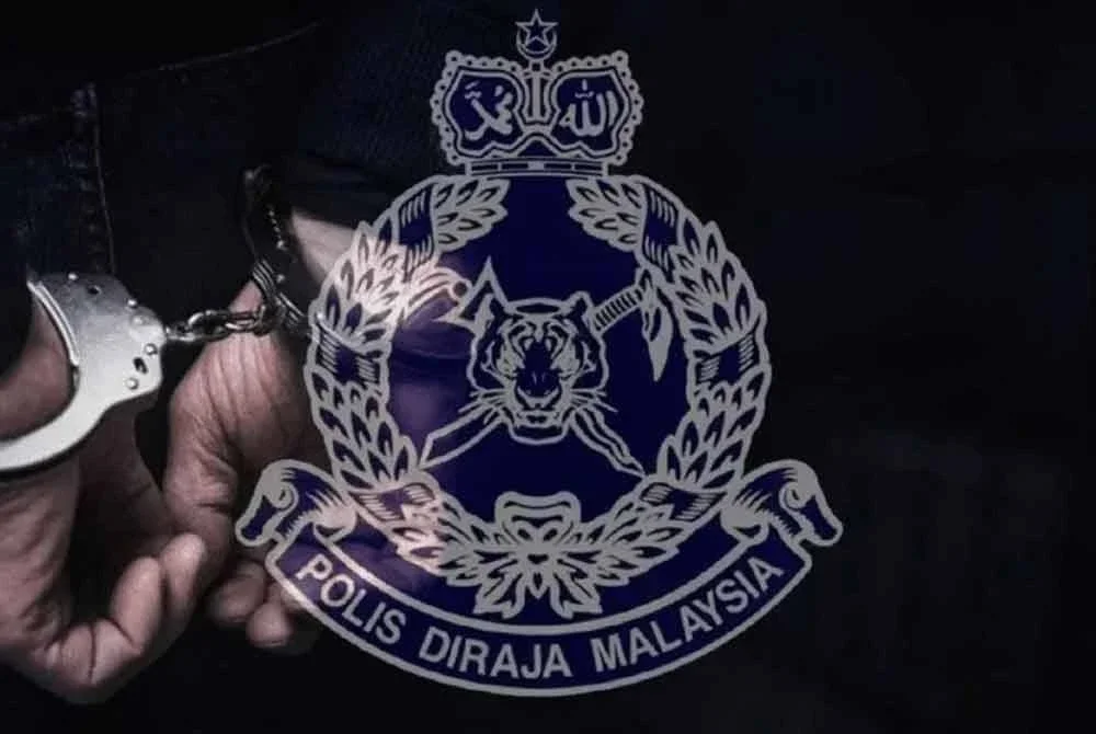 Polis Tumpat menafikan dakwaan seorang individu bahawa kad pengenalannya hilang semasa dalam tahanan hingga dikenakan denda JPN.