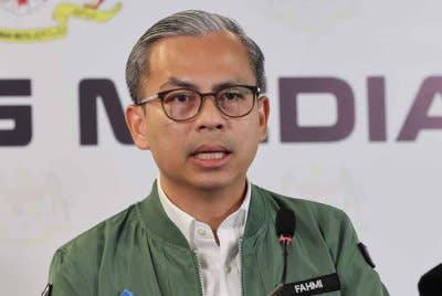 Fahmi merangkap jurucakap Kerajaan Perpaduan ketika sidang media mingguan Kabinet di Menara Komunikasi, Putrajaya pada Jumaat. Foto: Bernama