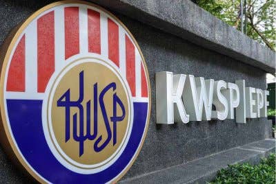 KWSP mengambil maklum pertimbangan kerajaan untuk memperkenalkan skim bayaran pencen secara bulanan bagi ahli. - Gambar hiasan