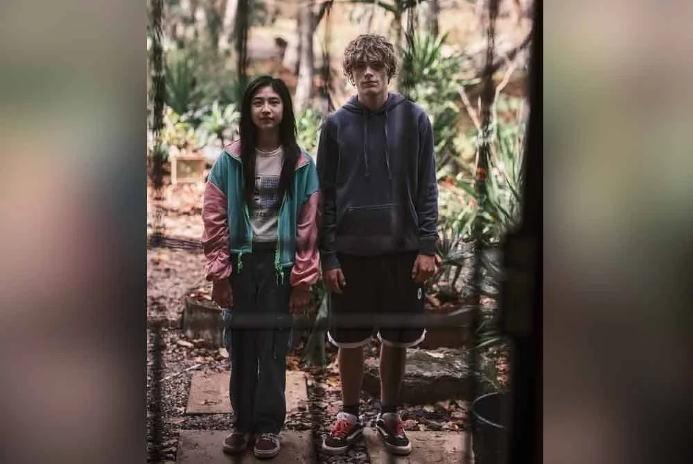 Dua beradik. Satu kisah hitam yang belum berakhir.