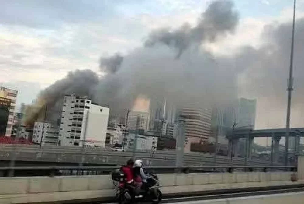 Kebakaran dianggarkan memusnahkan kira-kira 95 peratus struktur bangunan tersebut, bagaimanapun tidak melibatkan sebarang mangsa. Foto tular