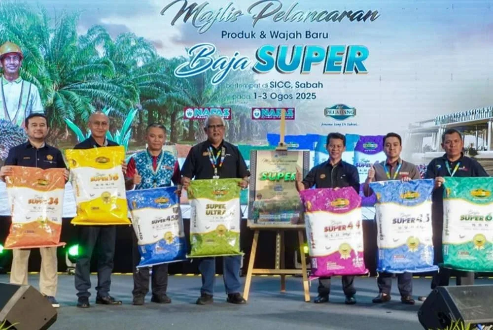 Majlis turut dihadiri Ketua Pentadbir NAFAS, Mohd Faizal Mohd Jakir (tiga dari kiri); Pengerusi LPP, Datuk Mahfuz Omar (tengah); Pengurus Besar NAFAS, Muhammad Faris Arriffin (dua dari kanan) dan Ketua Pegawai Eksekutif NAFAS Bajakimia Sdn Bhd, Zalifudin Md Arshad (dua dari kiri).