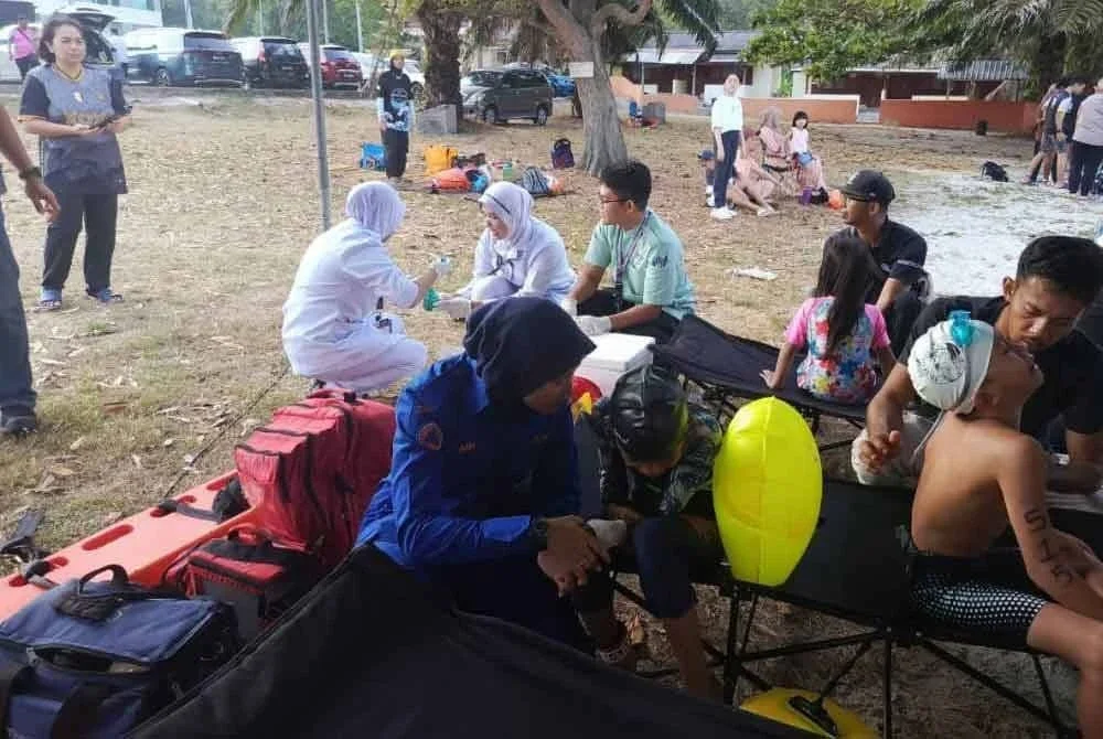 Kesemua mangsa menerima rawatan awal di medik base oleh petugas daripada APM, KKM dan perkhidmatan perubatan swasta yang ditempatkan di lokasi acara. Foto APM Perak