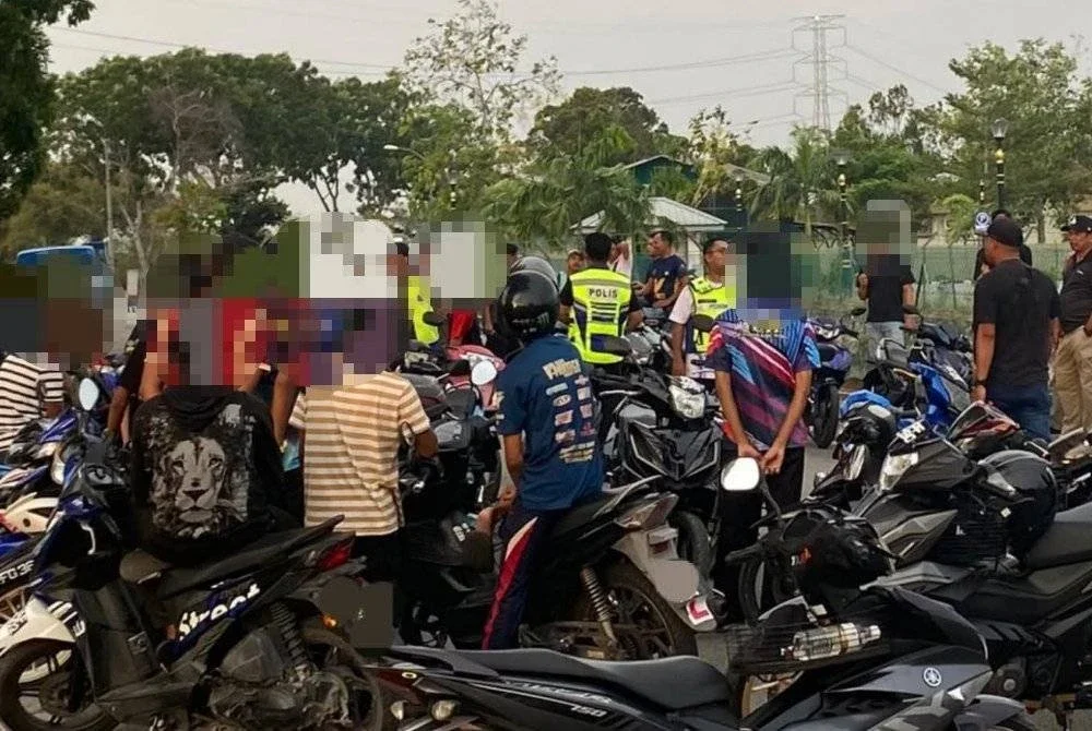 Antara motosikal yang diperiksa dalam Op Samseng Jalanan yang dilakukan pada Jumaat. Foto Ihsan polis