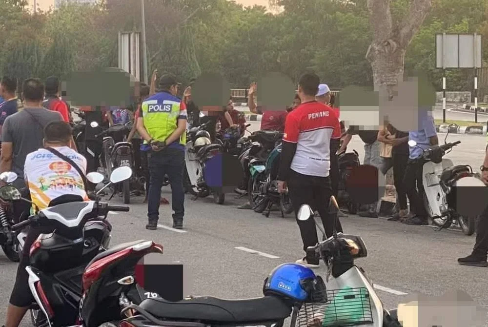 Antara motosikal yang diperiksa dalam Op Samseng Jalanan yang dilakukan pada Jumaat. Foto Ihsan polis