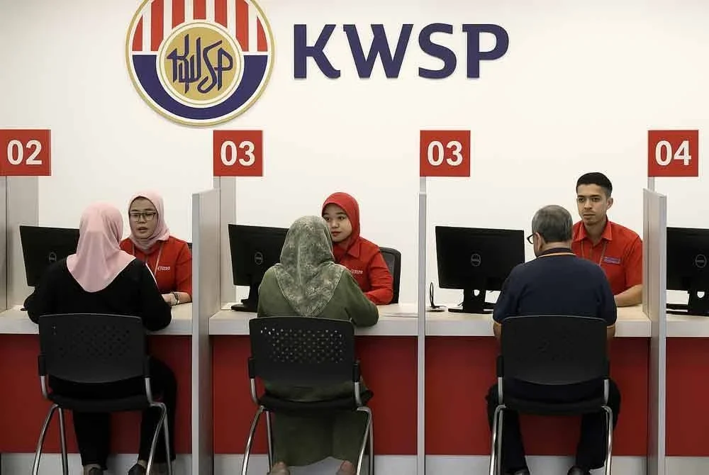 Gerakan menegaskan kerajaan tidak wajar menjadikan KWSP sebagai medan uji dasar apabila mencadangkan penyusunan semula caruman. Foto hiasan