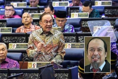 Anwar ketika membentangkan RMK13 di Dewan Rakyat pada Khamis. - Foto: Bernama, gambar kecil: Ahmed Razman