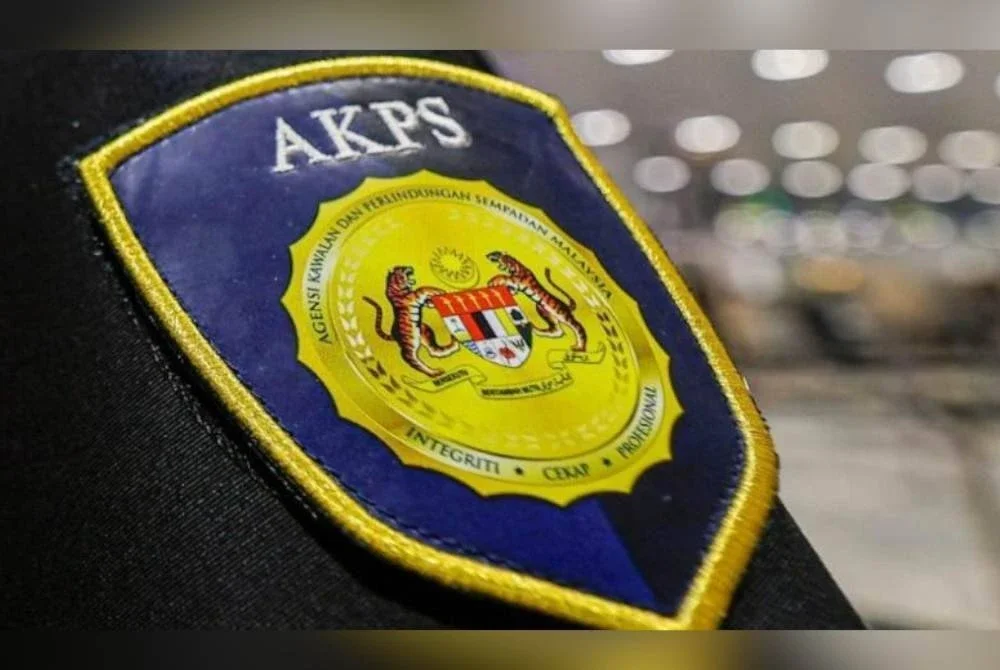 AKPS menahan seorang lelaki warga Indonesia selepas pegawai imigresen mengesan beberapa cap keluar dan masuk pada pasportnya yang meragukan. Gambar hiasan