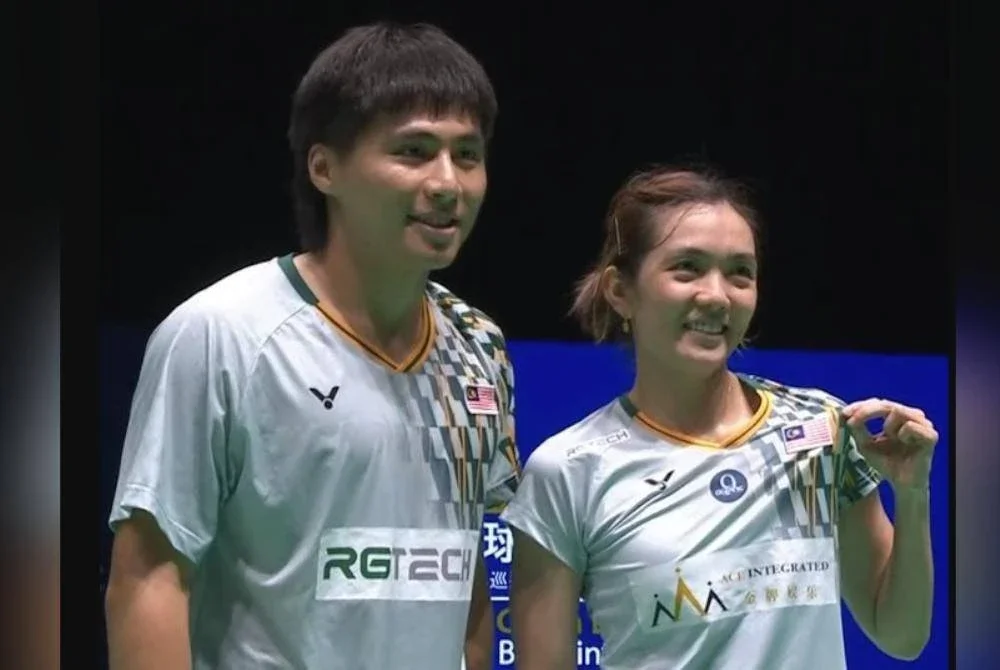 Jimmy (kiri) - Pei Jing naib juara Terbuka Macau.