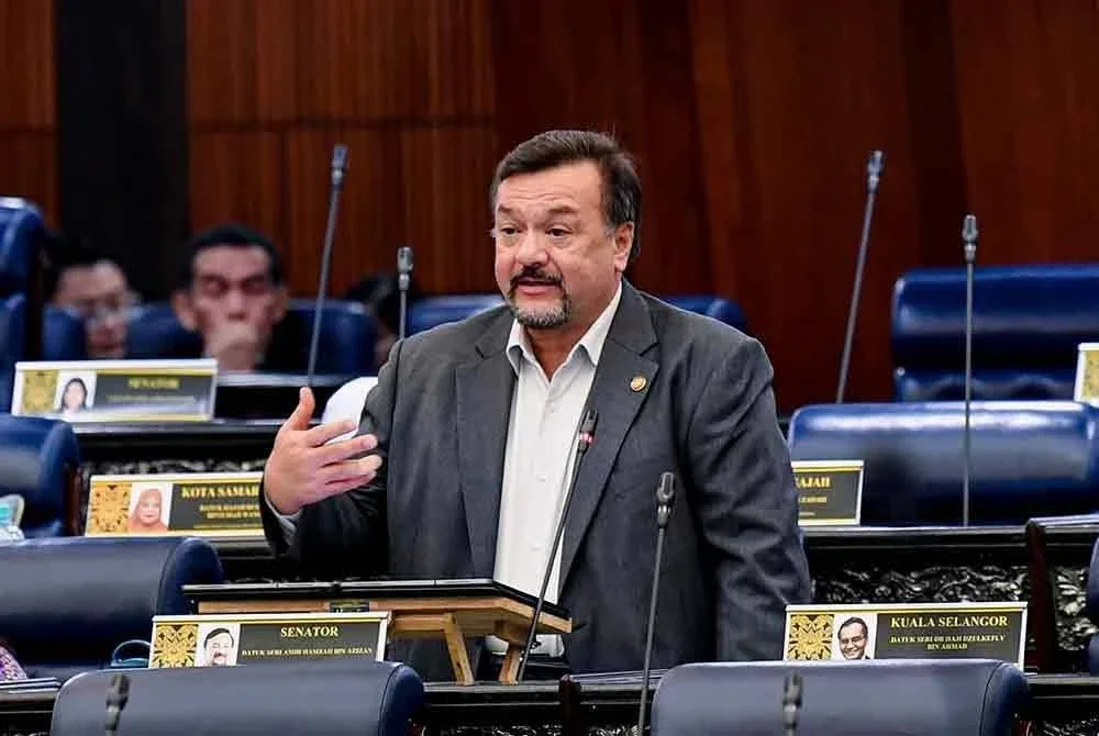 Seri Amir bercakap ketika sesi soal jawab di Dewan Rakyat pada Mesyuarat Kedua, Penggal Keempat Parlimen ke-15, di Bangunan Parlimen hari ini. - Foto: Bernama