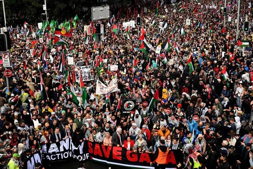 Dianggarkan hingga ratusan orang bersatu hati menyokong Palestin yang ditindas.