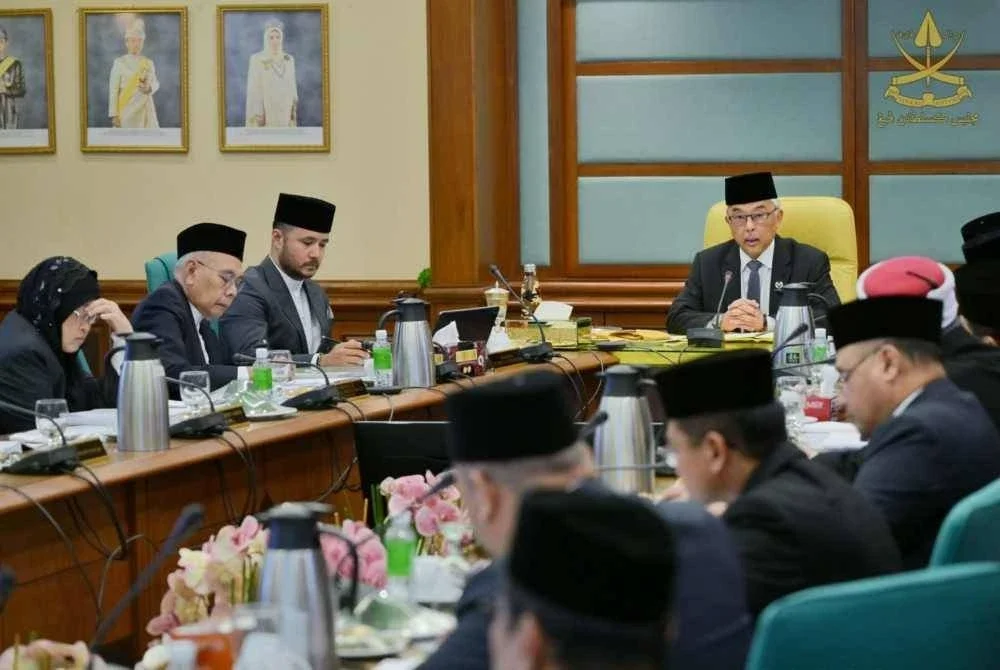 Al-Sultan Abdullah berkenan berangkat menyempurnakan perasmian Mesyuarat Majlis Ugama Islam dan Adat Resam Melayu Pahang Ke-196 di Kompleks Islam Sultan Haji Ahmad Shah pada Isnin. Foto FB Kesultanan Pahang