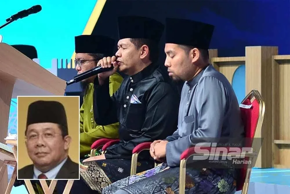 Ustaz Amirrahman (tengah) sedang memperdengarkan surah al-Saff pada MTHQA#QuranHour 2025 anjuran Jabatan Kemajuan Islam Malaysia (Jakim) dengan kerjasama Yayasan Warisan Ummah Ikhlas (WUIF) di WTCKL pada Isnin. Foto SINAR HARIAN/ ASRIL ASWANDI SHUKOR (Gambar kecil: Sirajuddin)