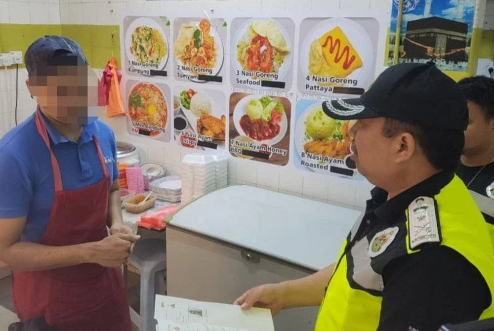 Basri turut menyertai operasi penguatkuasaan di bandar Kajang pada Isnin.