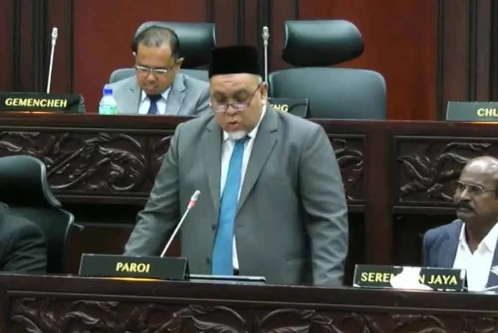 ADUN Paroi, Kamarol Ridzuan Mohd Zain menggunakan ungkapan 'gatal nak jadi YB' yang mencetuskan rasa kurang senang dalam kalangan ahli dewan.