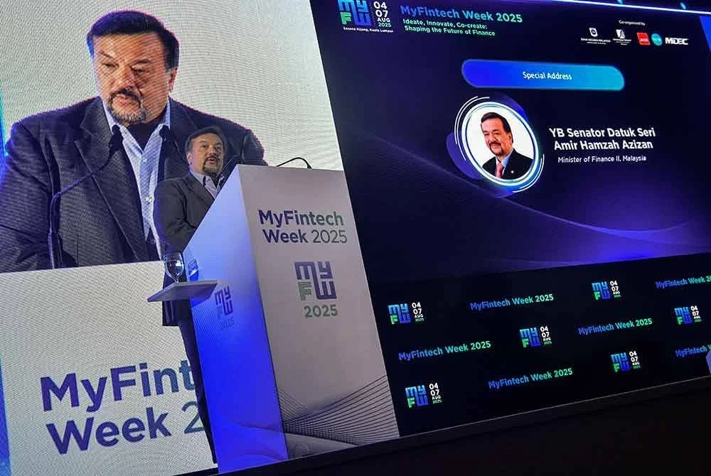 Amir Hamzah ketika menyampaikan ucapan khas pada Minggu MyFintech 2025 di Kuala Lumpur pada Selasa. - Foto: Bernama