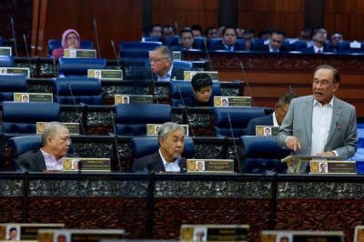 Anwar pada Mesyuarat Kedua, Penggal Keempat Parlimen ke-15, Persidangan Dewan Rakyat di Bangunan Parlimen. Foto Bernama