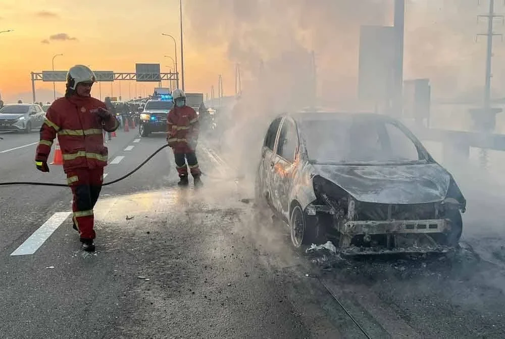 Sebuah kereta musnah hampir 90 peratus selepas terbakar dalam kejadian di Jambatan Pulau Pinang pada pagi Rabu.