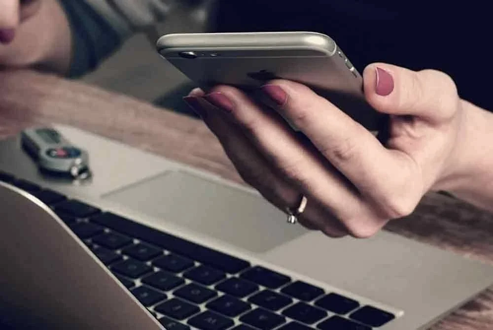 Seorang peniaga wanita kerugian RM335,400 selepas terpedaya dengan skim pelaburan dalam talian. Gambar hiasan