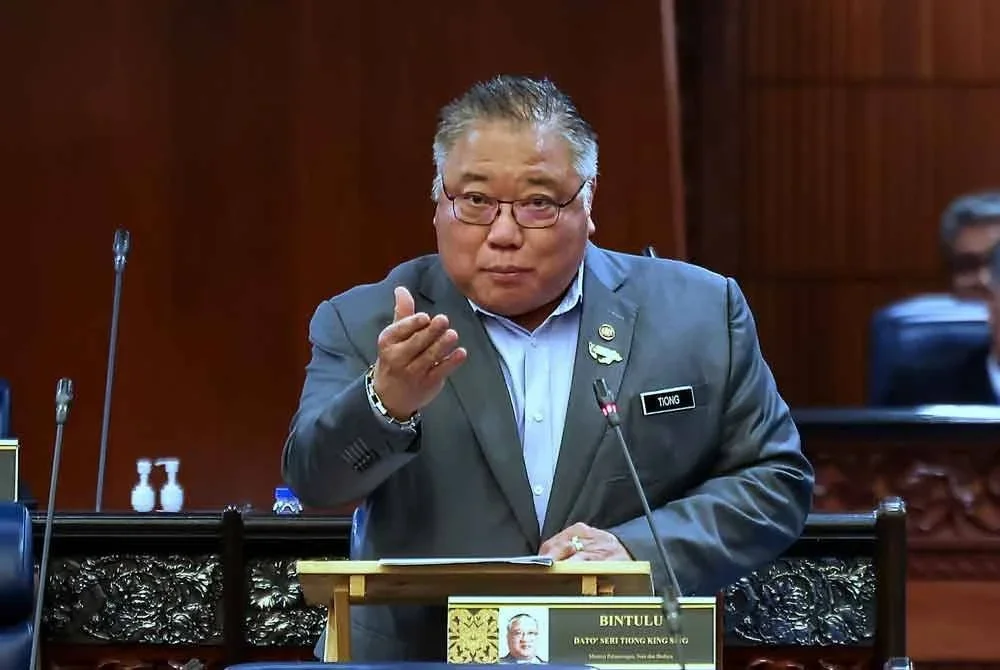 Datuk Seri Tiong King Sing. Foto fail Bernama